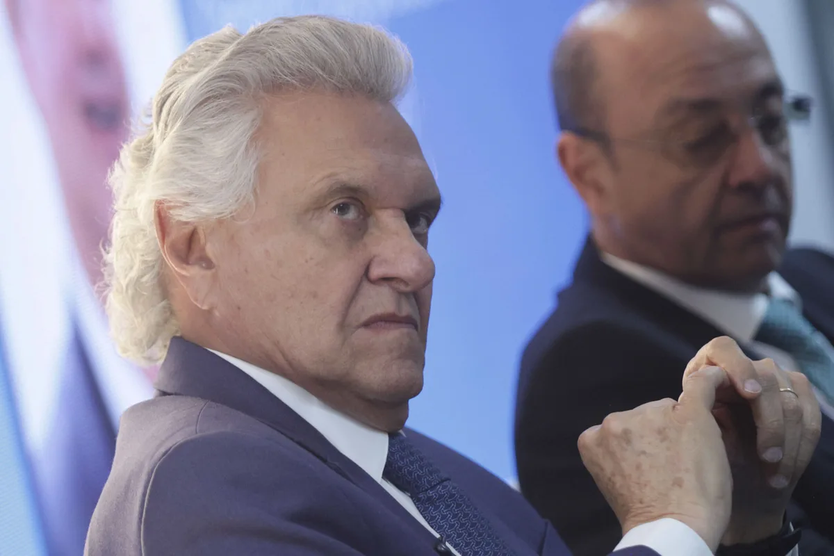 Caiado critica Lula e Flávio e diz que não tem "nada para esconder"