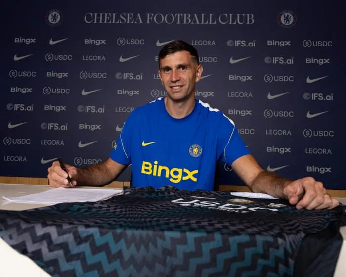Emiliano Martínez finally gets his Villa exit with £7.5m move to Chelsea