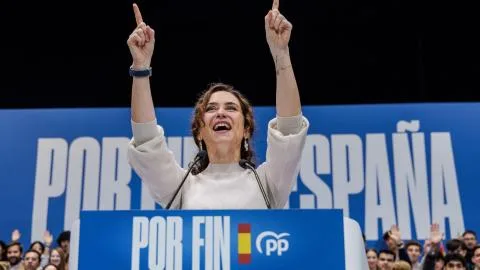 Ayuso insiste en su persecución a los acampados de Sol y les acusa de "terroristas"