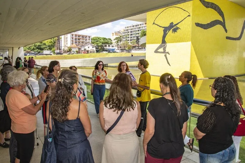 MON, em Curitiba, promove visitas guiadas e oficinas criativas
