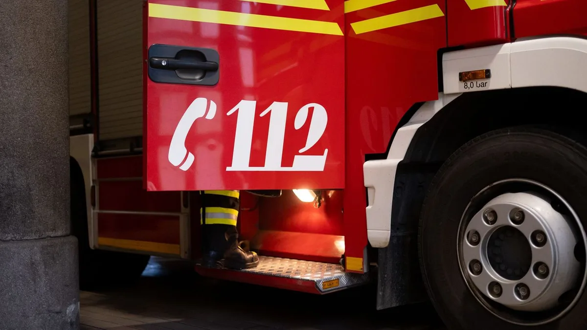 Notfall: Bitumen-Unfall: Feuerwehr verhindert Ausbreitung in Fluss