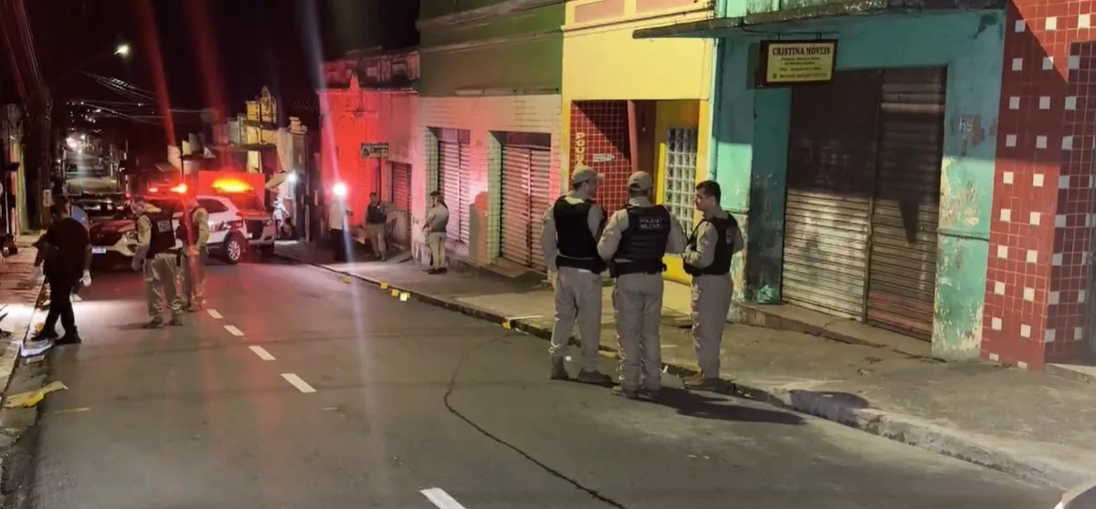 Homem é morto a tiros enquanto caminhava por rua no Centro de João Pessoa