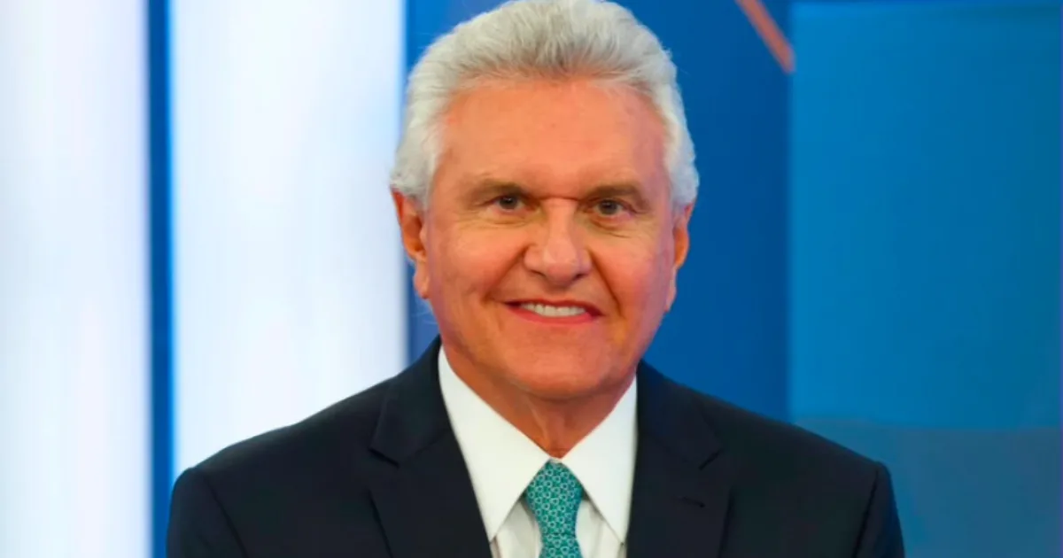 Tremendo? Web repercute mãos trêmulas de Caiado durante entrevista na Globo
