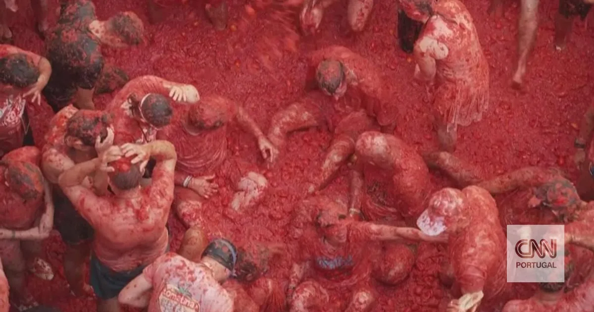 Explosão de tomate: as melhores imagens do arranque de uma das festas do ano em Espanha