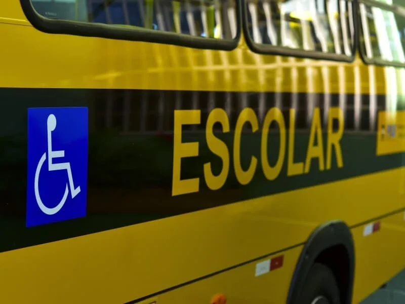 Senado aprova uso de ônibus escolar por professores e universitários