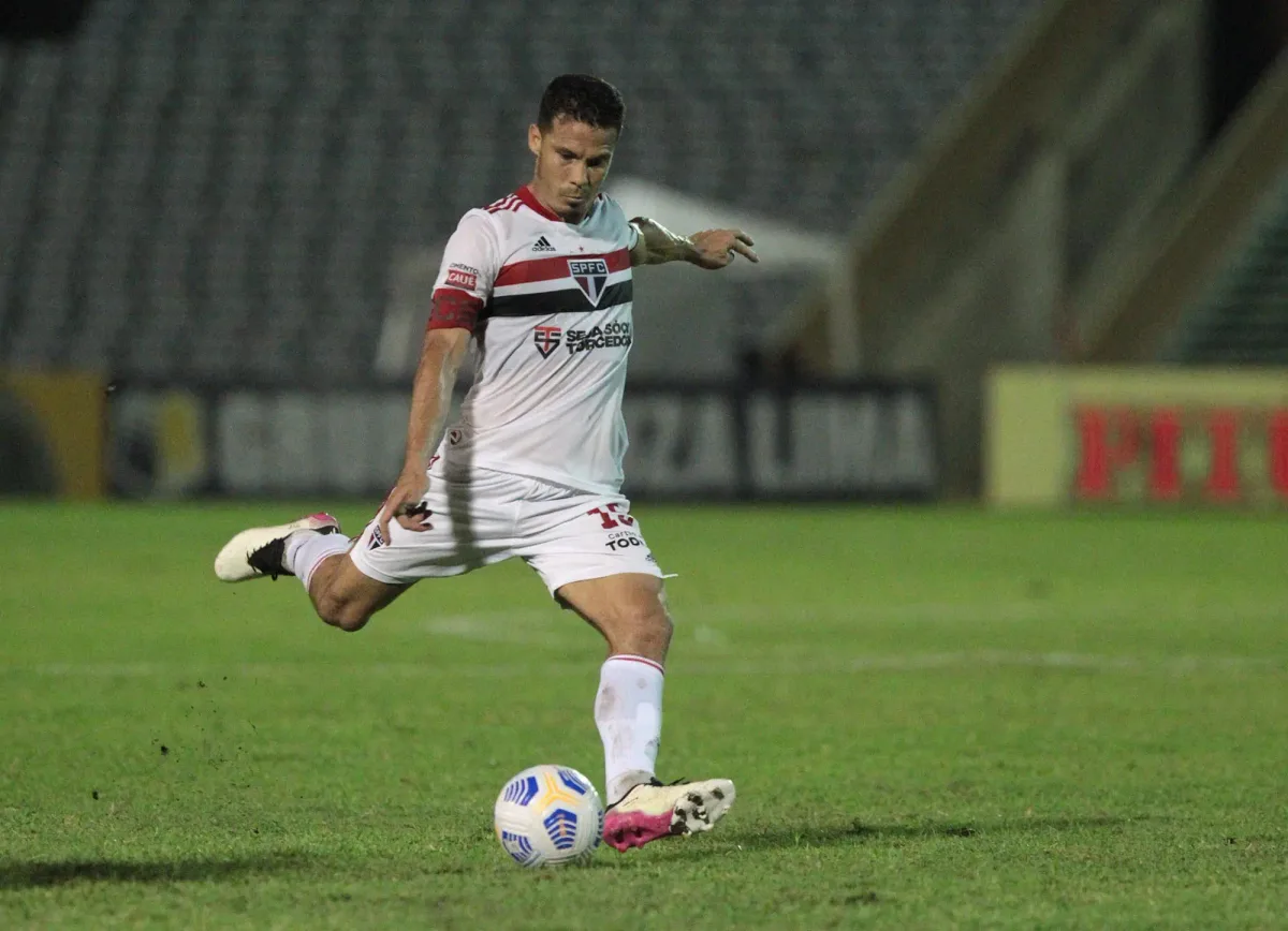 Dorival aceita pedido, e ídolo do São Paulo acompanhará semana de treinos