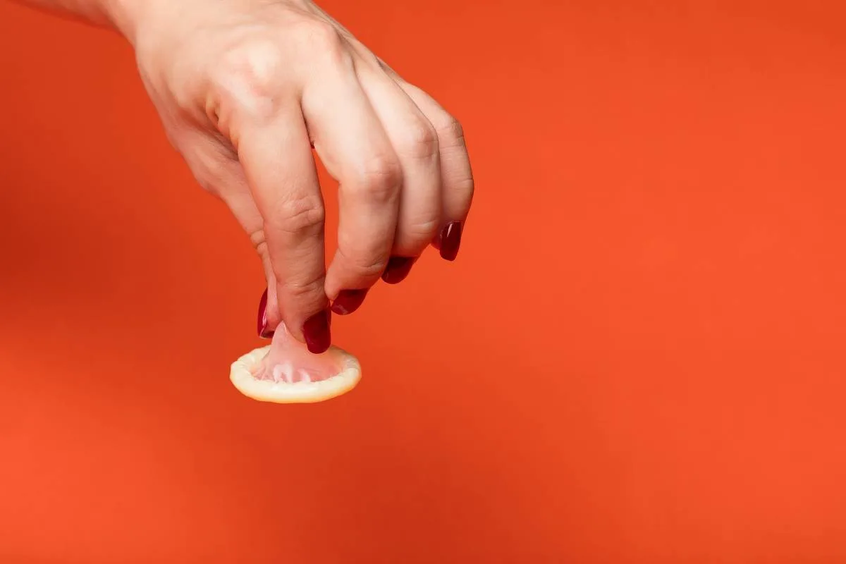 Venda de milhares de preservativos defeituosos leva França a recomendar testes de ISTs e de gravidez