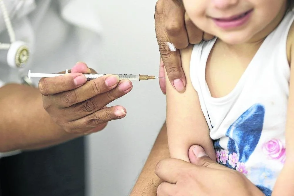Sarampo volta ao Brasil, e fake news sobre as vacinas, também