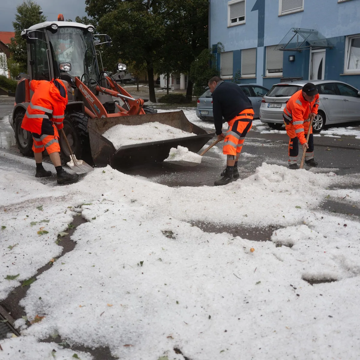 100 Häuser abgedeckt - Unwetterschäden in Baden-Württemberg und der Schweiz