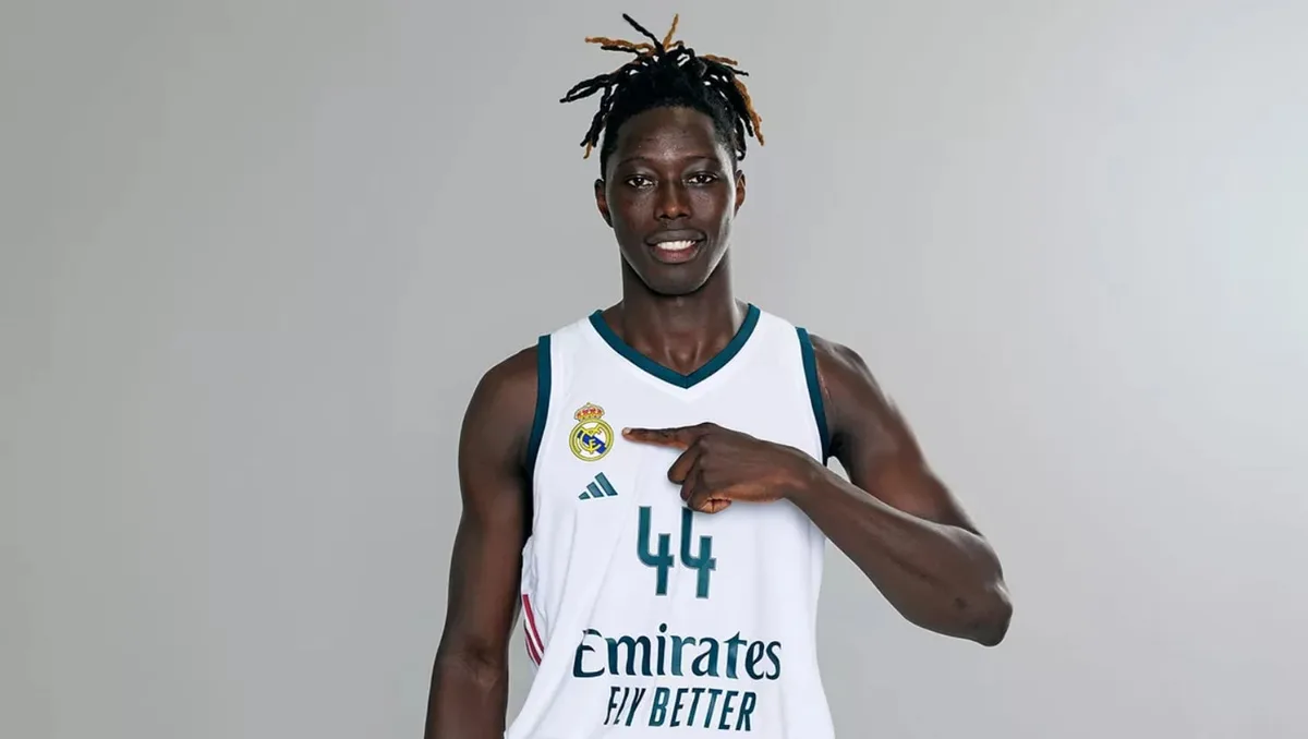 Oficial: Eli Ndiaye vuelve al Real Madrid
