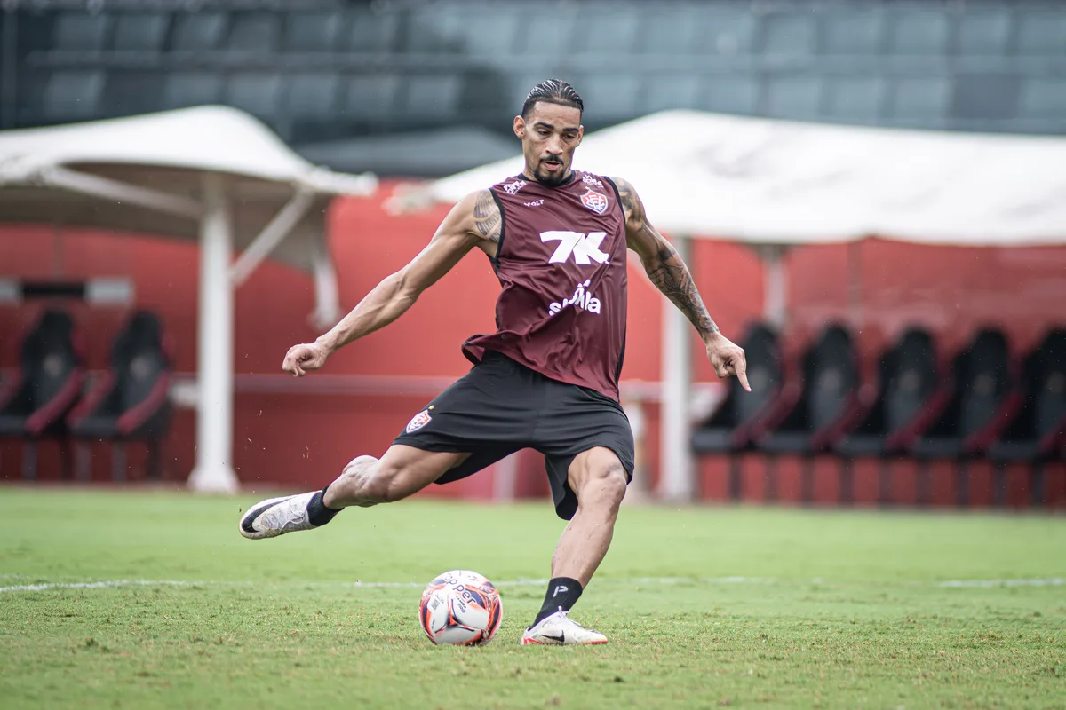 Vitória sofre novo transfer ban por dívida de compra de Fabri