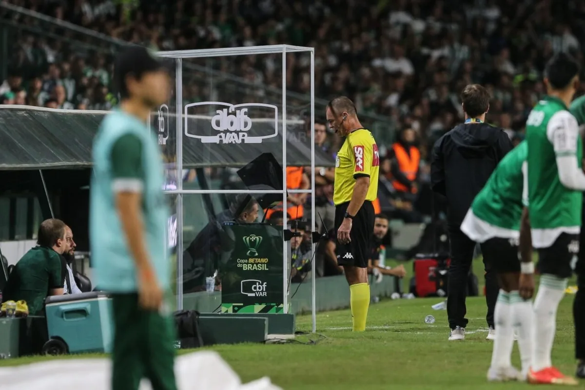 Campeonato Brasileiro tem dez novas regras na arbitragem; veja o que passa a valer