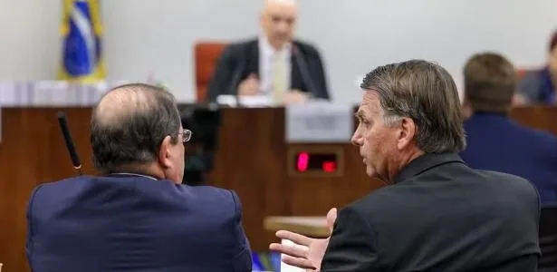 Moraes manda destruir sete armas de Bolsonaro