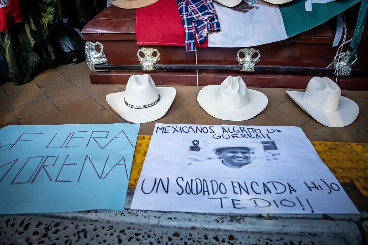 Hermano de Carlos Manzo acusa a Grecia Quiroz de no entregar celulares de su esposo: ‘Tenían amenazas’