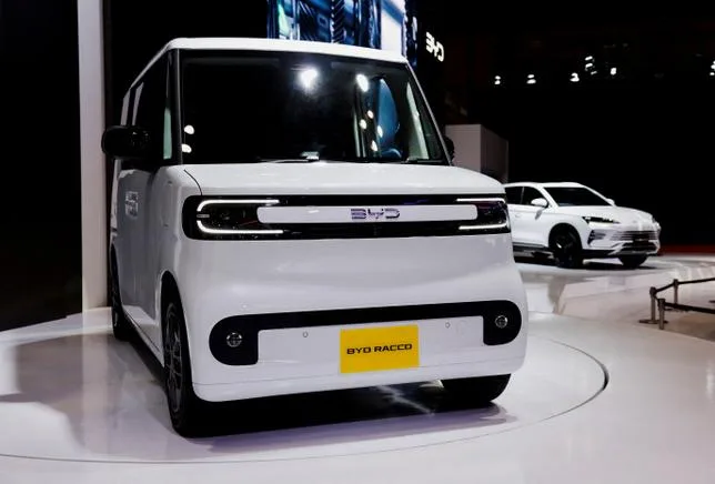 Avec sa Racco, le constructeur automobile chinois BYD défie ses rivaux japonais sur leur terrain