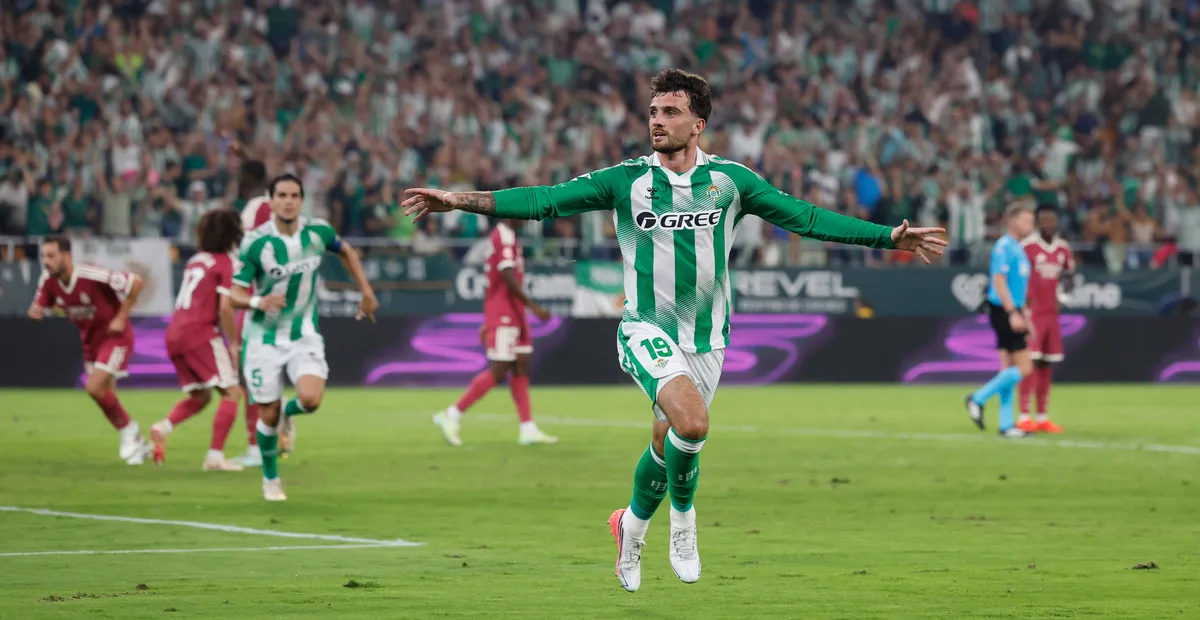 Troy, el que no se sabe si es rubio o moreno