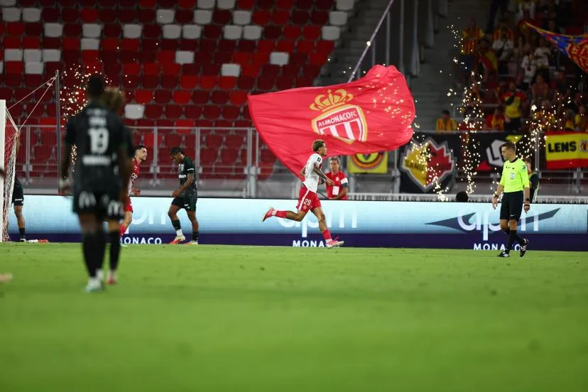 Le but de Paris Brunner pour Monaco contre Lens en vidéo