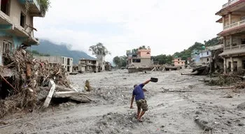 Sobe para 633 o número de vítimas mortais de enxurrada no Nepal