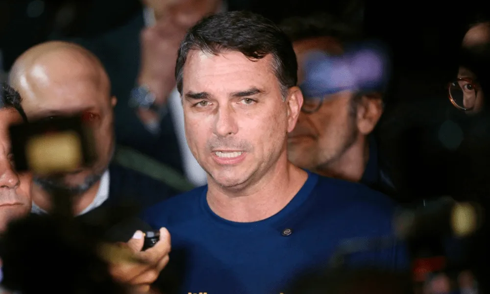 Flávio diz que não foi ao debate porque quer debater com Lula: ‘Destruindo o Brasil’