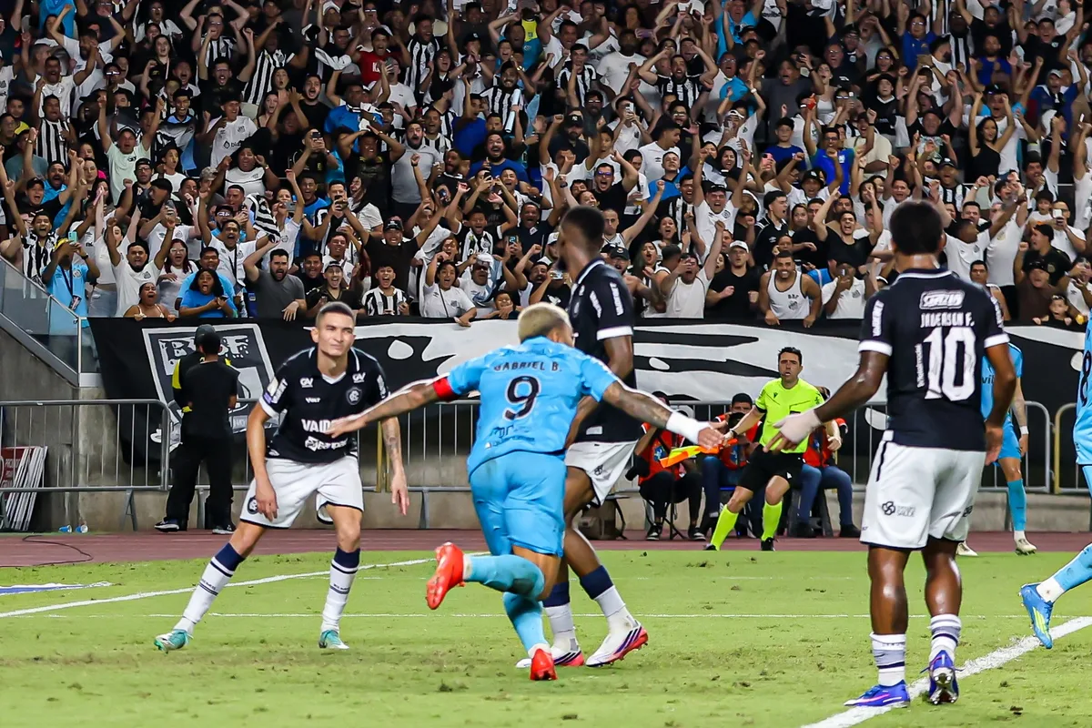 Gabigol nega "marra ou soberba", mas esbanja confiança após vitória do Santos
