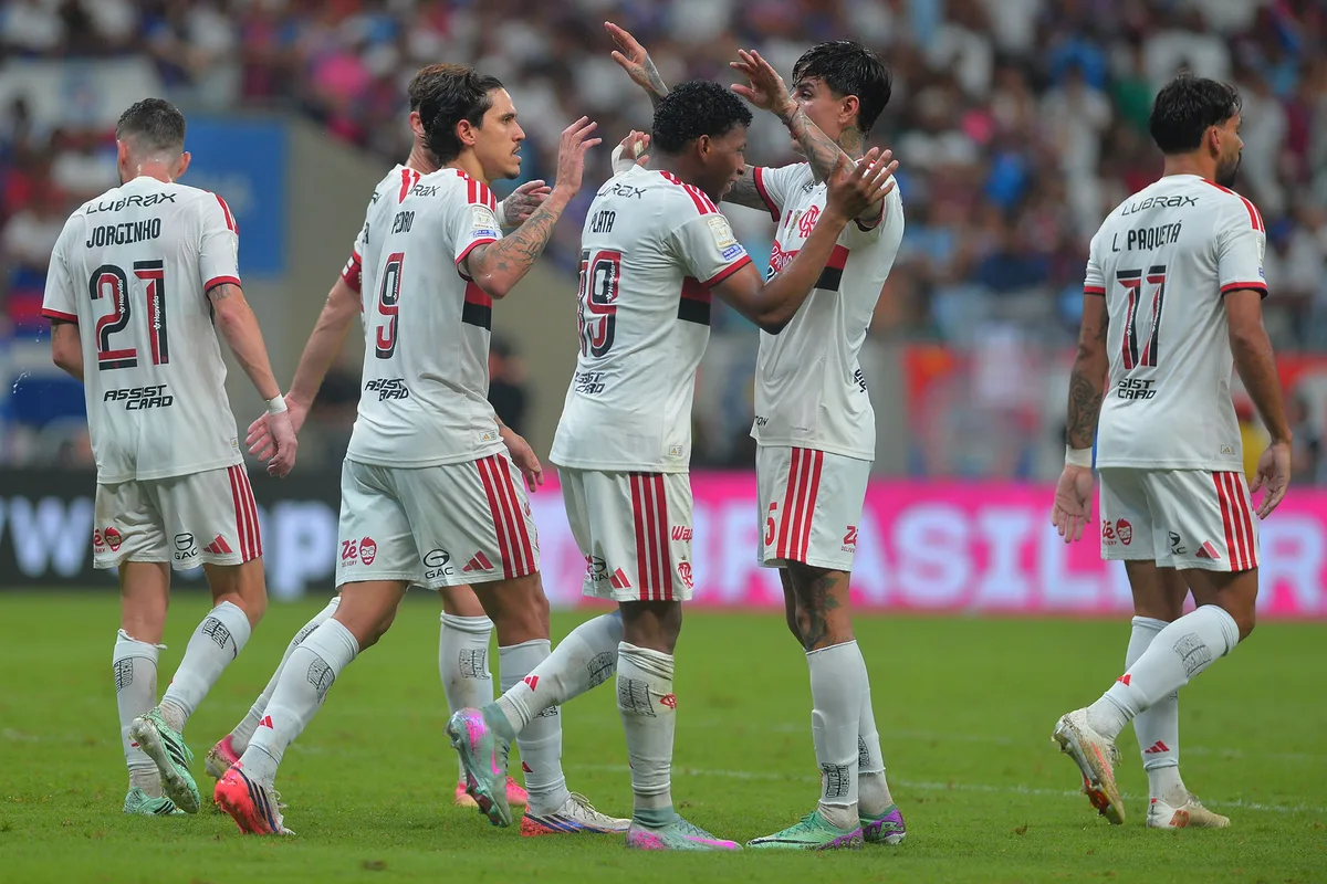Análise: Flamengo reverte pressão em grande atuação, mantém liderança e corrige ataque antes de decisão