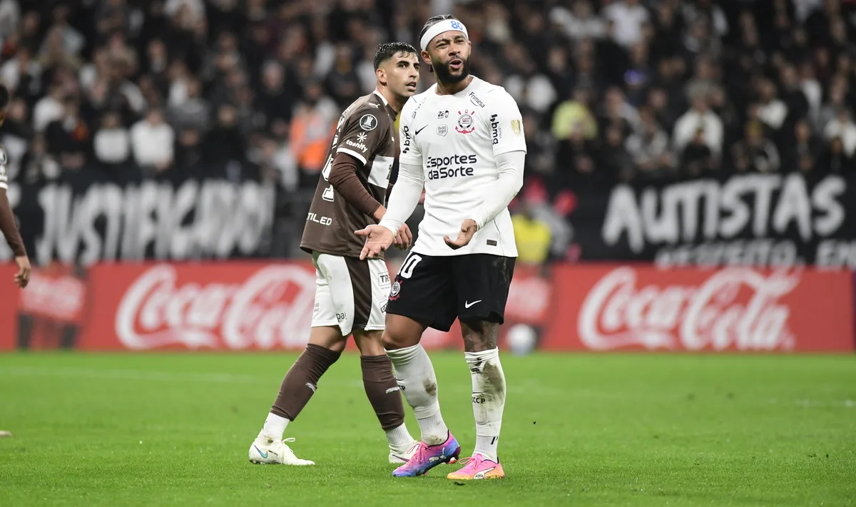 Memphis se pronuncia sobre recusa do Corinthians: "Muito decepcionado"