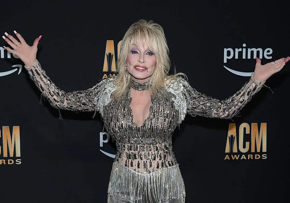 La hermana de Dolly Parton revela que quería que se experimentaran fármacos en su cuerpo antes de morir