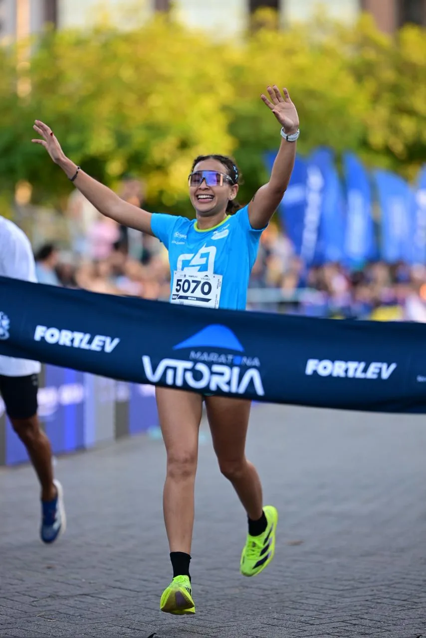 Advogada vence acidente e leva pódio nos 5k da Maratona de Vitória
