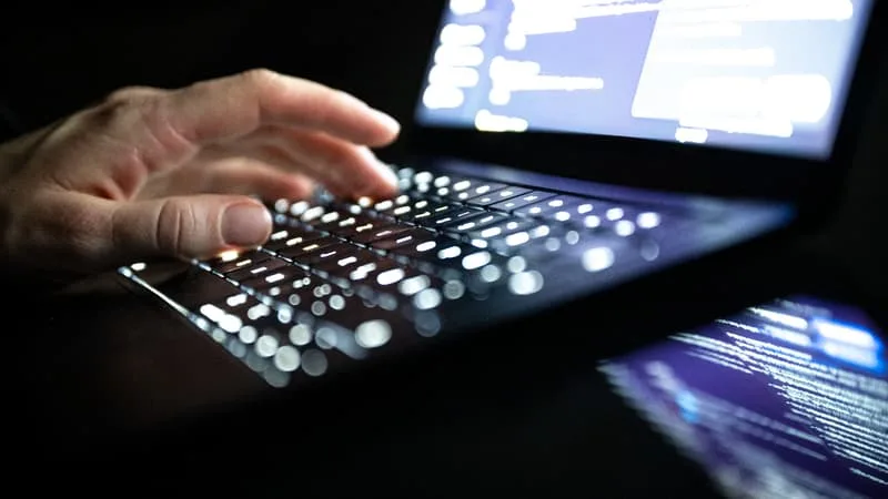 "Nous ne sommes pas au niveau": après les cyberattaques contre les services fiscaux, Roland Lescure réitère les excuses du gouvernement et rappelle le besoin d'investir, "de s'y mettre"