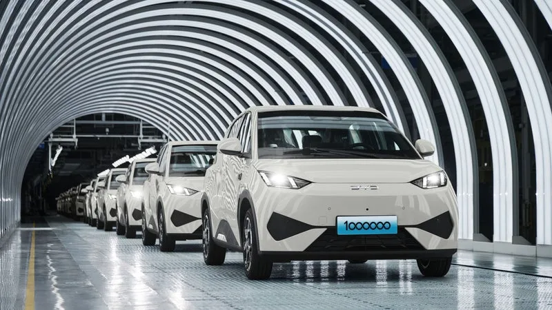 L'Union européenne réfléchit à des mesures pour diminuer de moitié les importations de voitures hybrides chinoises