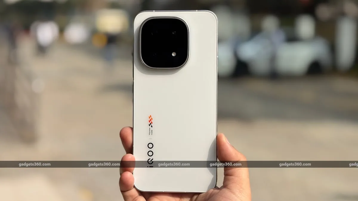 iQOO 15, iQOO 15R, iQOO Neo 10 and Redmi Turbo 5 Prices in India Hiked As the RAM Crisis Persists