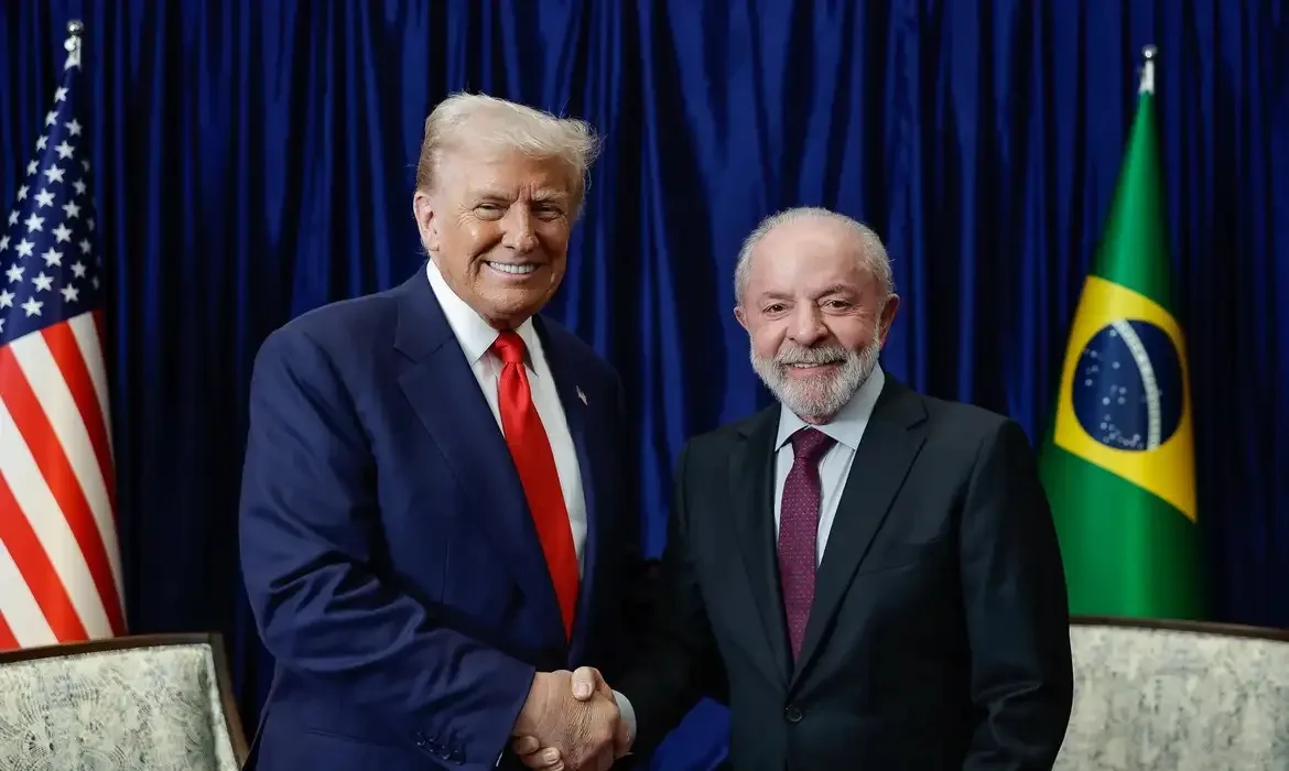 Brasil e EUA negociam fim do tarifaço após ligação entre Lula e Trump
