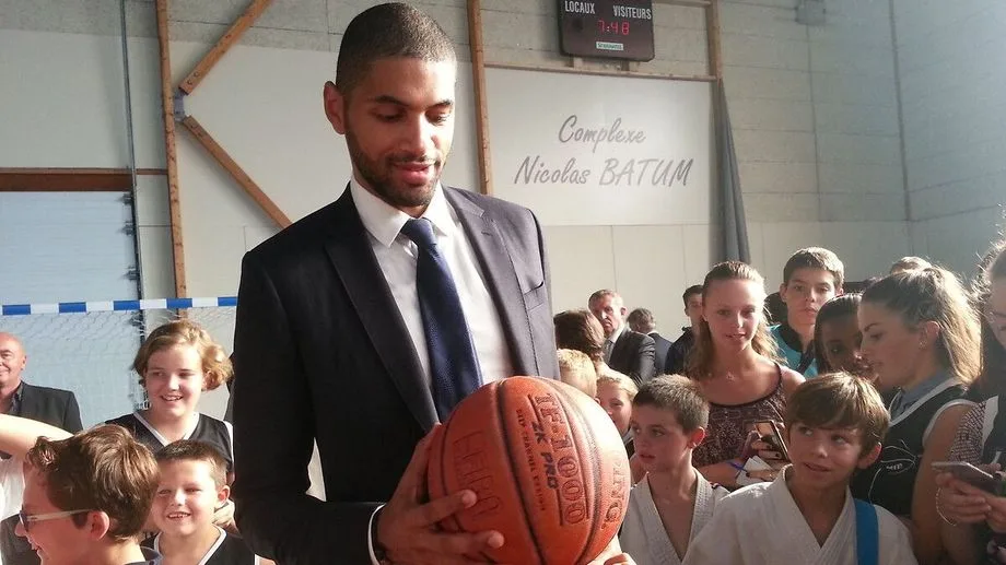 Le basketteur Nicolas Batum annonce sa retraite sportive dans le gymnase de ses débuts à Pont-L'évêque