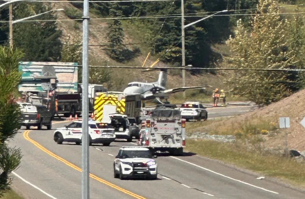 Witnesses recount scene after plane crash on Prince George, B.C., highway