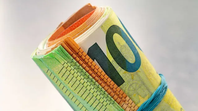 Euro volta a subir e estabiliza-se nos 1,12 dólares