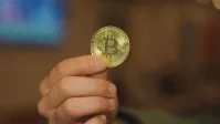 Bitcoin sobe com sinais de Trump e expectativa por regras mais claras