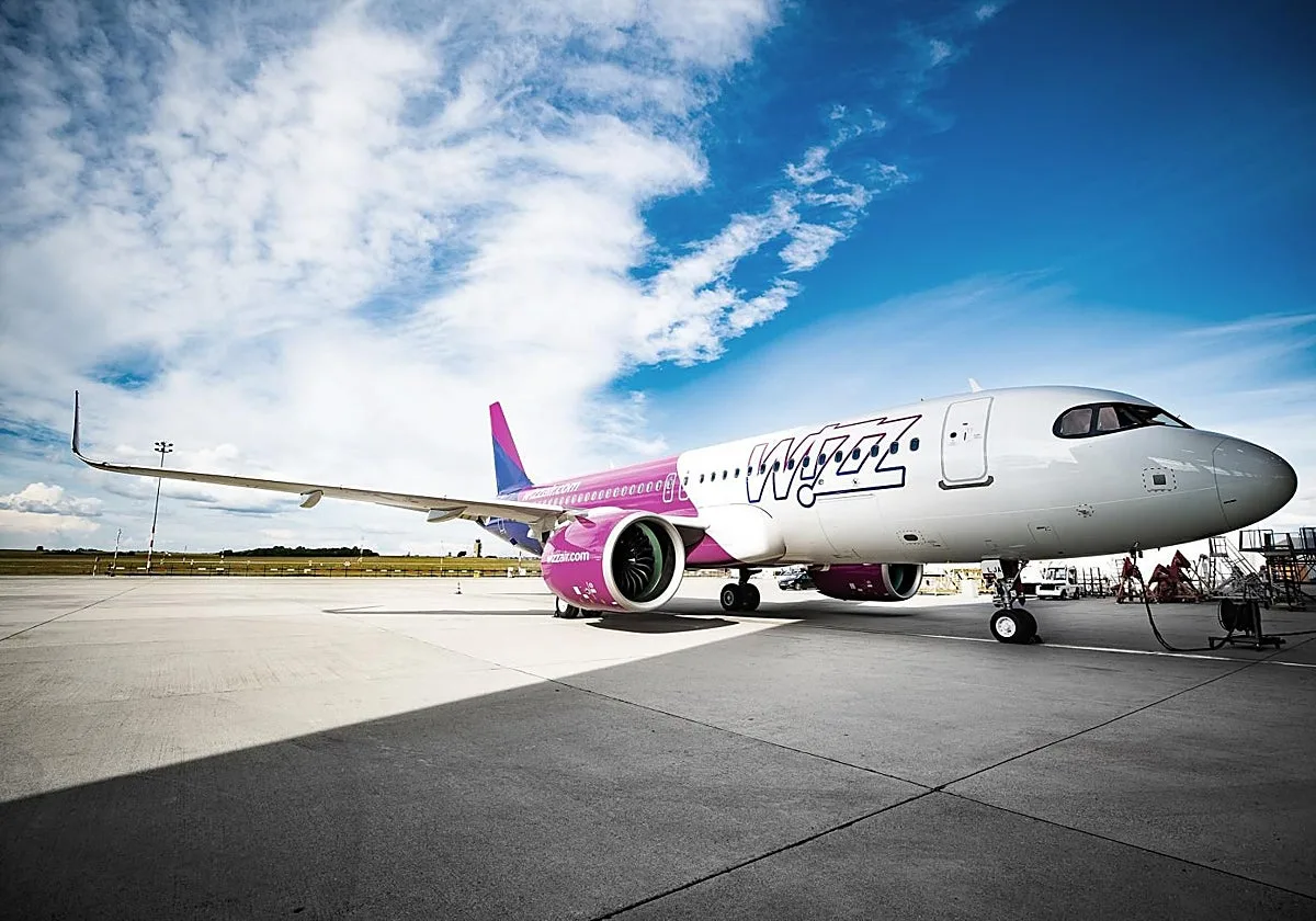 Wizz Air amenaza la hegemonía de Ryanair como rey del 'low cost' y le hará competencia en 87 rutas en España