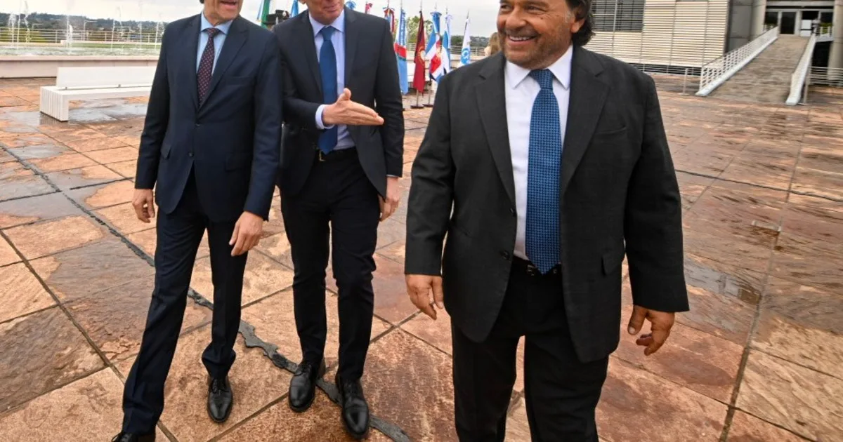 Santilli y Caputo recibirán a los gobernadores del Norte Grande: reducción de tarifas por zona cálida para destrabar el debate por zonas frías