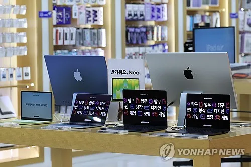 아이폰 넘어 맥북까지 OLED…삼성D·LGD, '애플효과' 기대