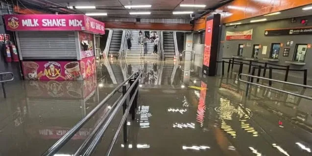 Un temporal anegó el centro de São Paulo