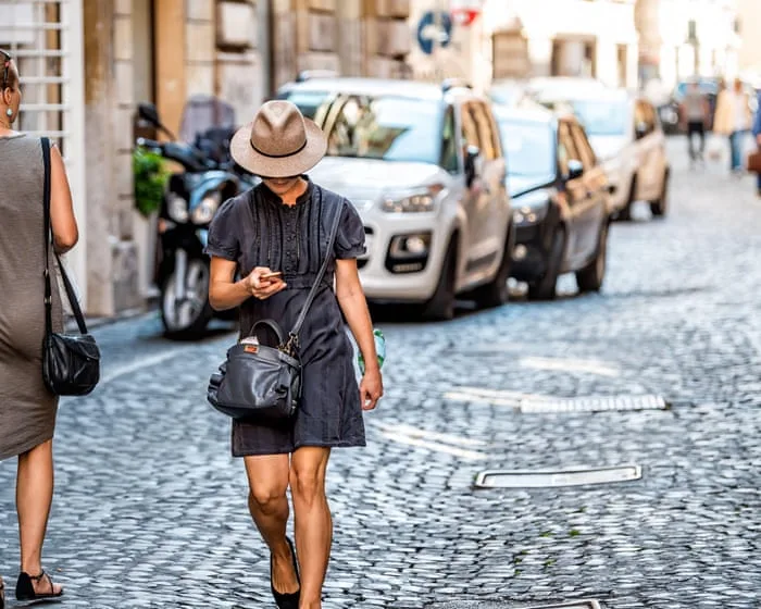 Distracted Italian pedestrians who cross road while on phone could be fined under new code