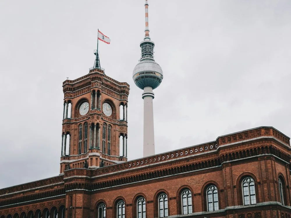 Wahl in Berlin 2026: Linke laut Hochrechnung deutlich vor der CDU