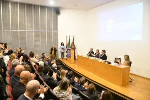 Ministra Morgana de Almeida, do TST, recebe homenagem na PUC-SP