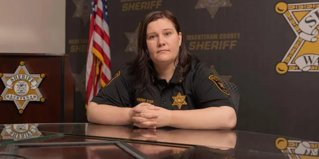 Dans le Michigan, une shérif contre Trump : « Dès que j’ai pris mes fonctions, nous avons arrêté toute coopération avec la police de l’immigration »