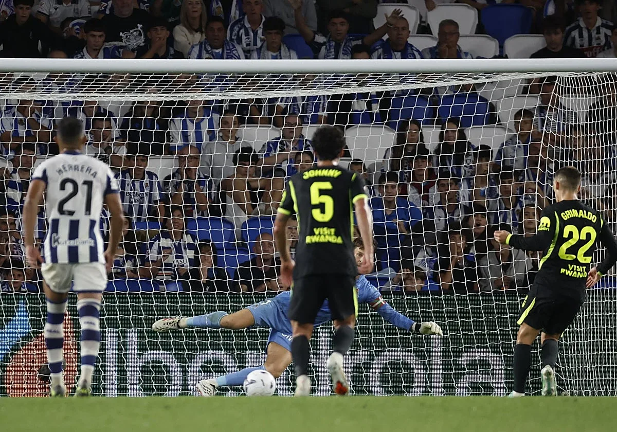 Un polémico penalti allana la engañosa goleada del Atlético en Anoeta