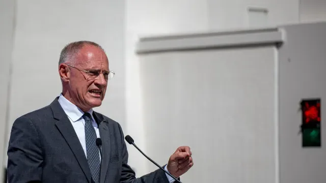 Crimes ligados à extrema-direita aumentam 10% até junho na Áustria