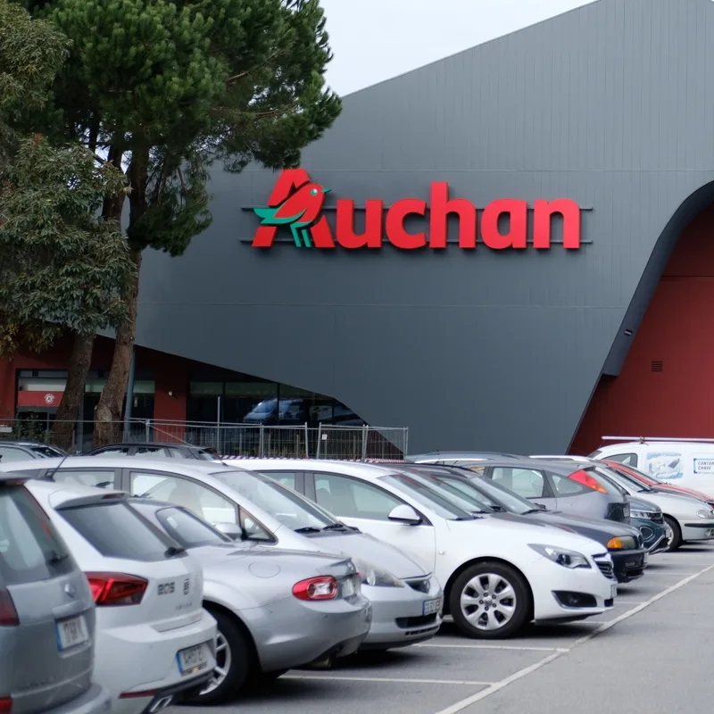 Actualité : Dans certains magasins français, des caméras discrètes scannent votre plaque dans un but précis