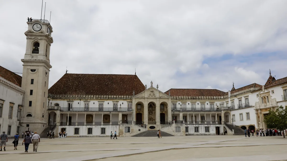 Um quarto de 1.039 inquiridos já pensou em abandonar estudos em Coimbra face aos custos