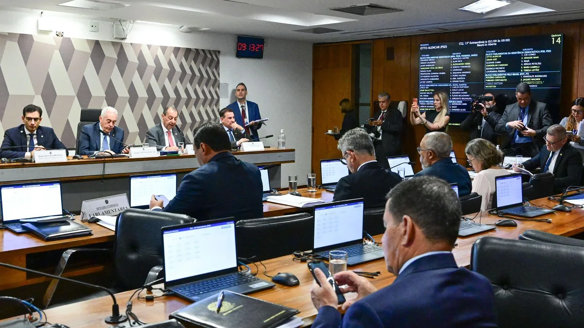 Qual o caminho da 6x1 após proposta ser aprovada na CCJ do Senado?