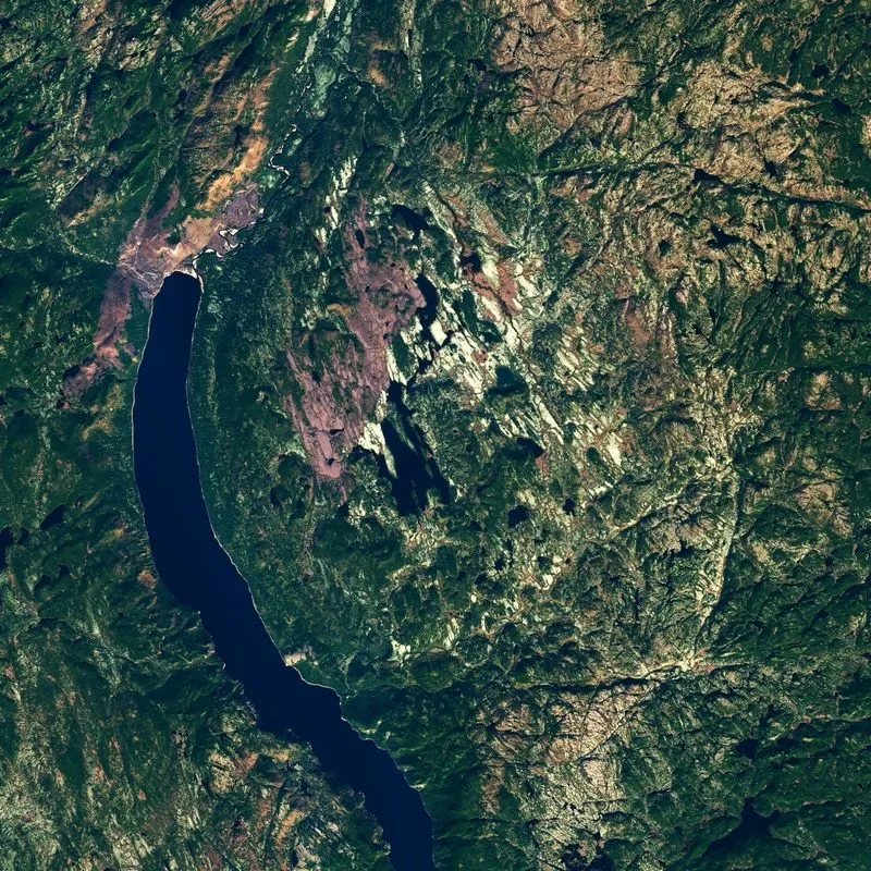 Actualité : Il cherchait simplement un endroit où camper sur des cartes satellites et découvre par hasard un cratère vieux de 390 millions d’années